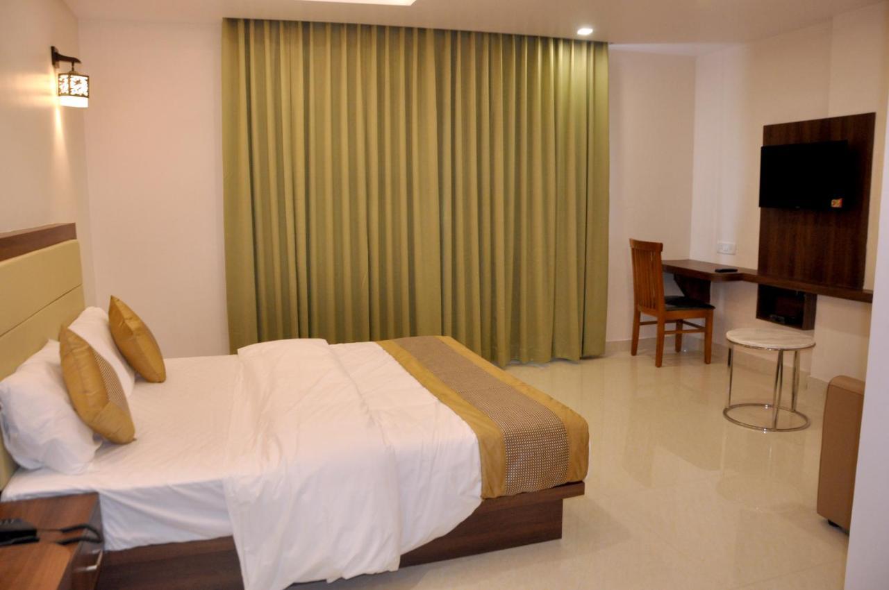 Hotel Ambika International Byndoor Bainduru Exterior photo